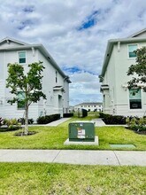 669 SE Lk Fls St in Port St. Lucie, FL - Building Photo - Building Photo