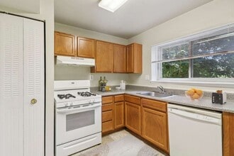 Barclay Square Apartments in Beltsville, MD - Foto de edificio - Building Photo