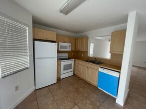 650 NW 78th Ter, Unit 104 in Pembroke Pines, FL - Building Photo - Building Photo