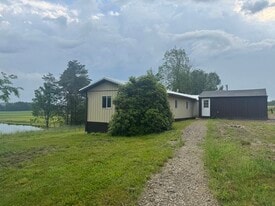 7235 Henrietta Rd in Springville, NY - Building Photo