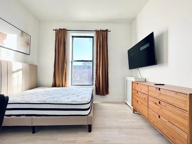 Furnished room/NOT APARTMENT in Brooklyn, NY - Foto de edificio - Building Photo