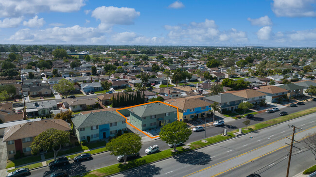 14003 Woodruff Ave in Bellflower, CA - Building Photo - Building Photo