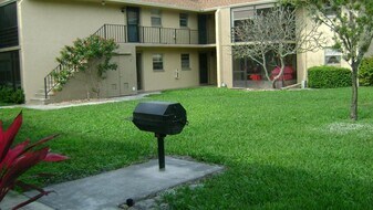 1271 NW 13th St, Unit 357 in Boca Raton, FL - Building Photo