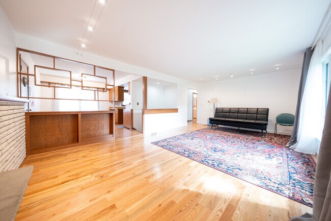 9424 Thomas Rd in Bloomington, MN - Building Photo - Building Photo