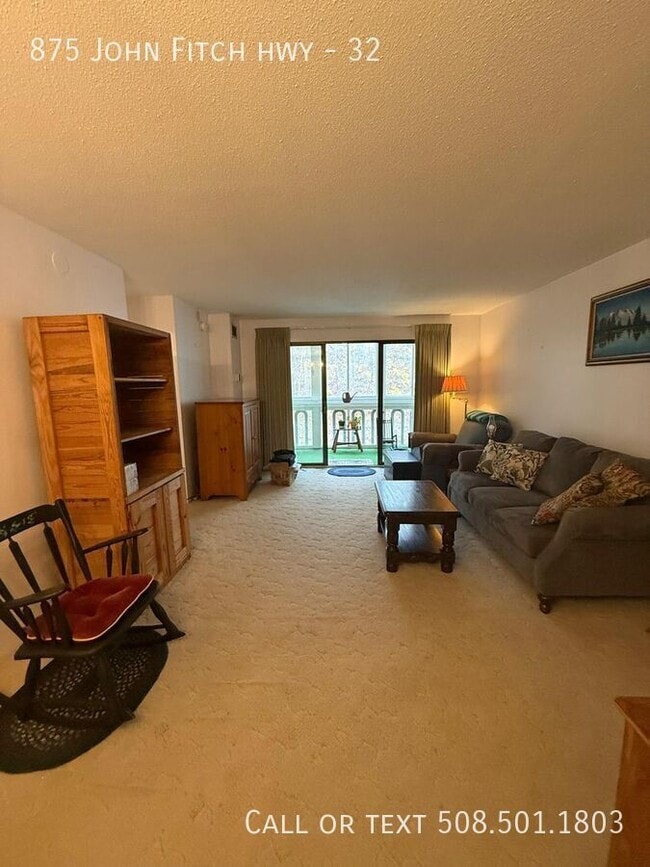 875 John Fitch Hwy in Fitchburg, MA - Building Photo - Building Photo