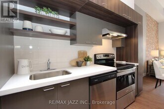 202 King St E in Oshawa, ON - Building Photo - Building Photo