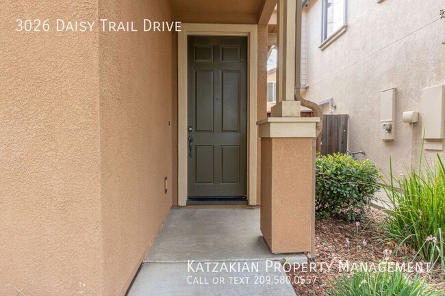 3026 Daisy Trail in Stockton, CA - Foto de edificio - Building Photo