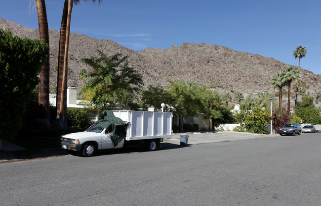 231 Patencio Rd in Palm Springs, CA - Foto de edificio - Building Photo
