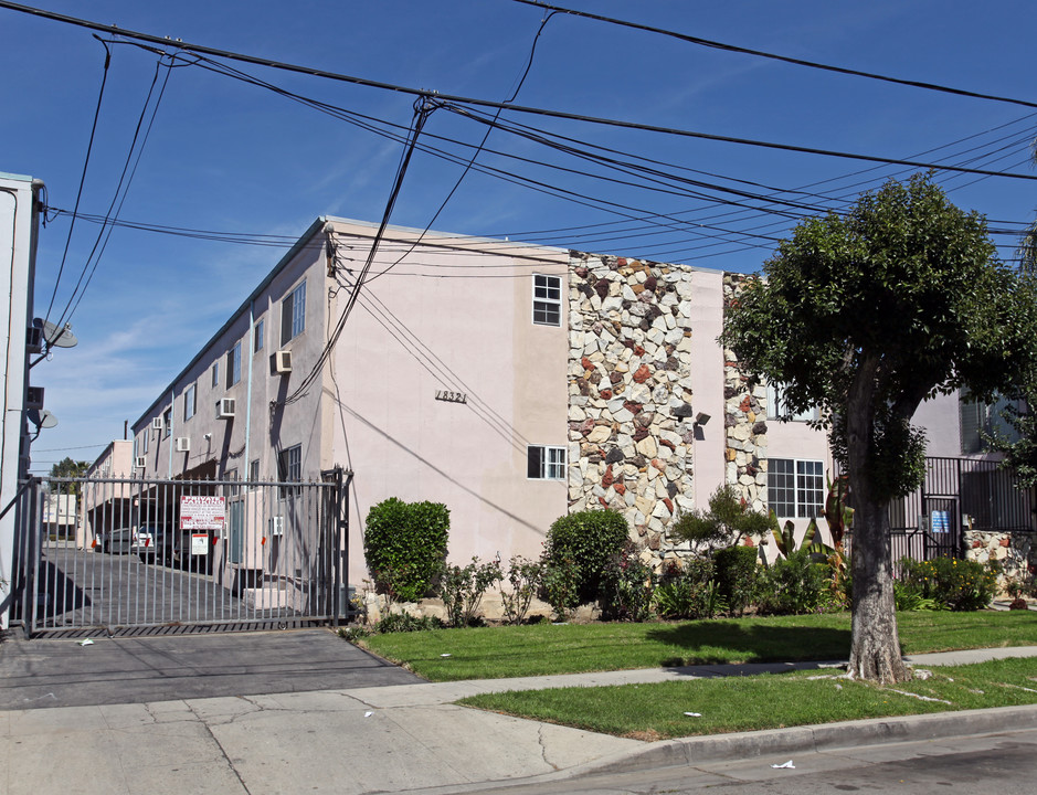 Malden Apartments in Northridge, CA - Building Photo