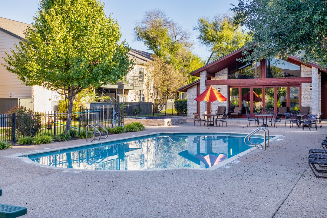 Pebble Creek Apartments in Austin, TX - Foto de edificio