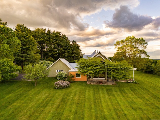 187 Old Mt Tom Rd in Litchfield, CT - Building Photo - Building Photo