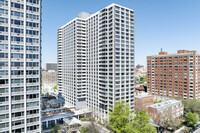 Imperial Towers Condominium in Chicago, IL - Building Photo - Building Photo