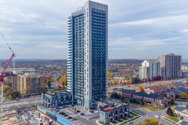 Mississauga Square in Mississauga, ON - Building Photo - Building Photo