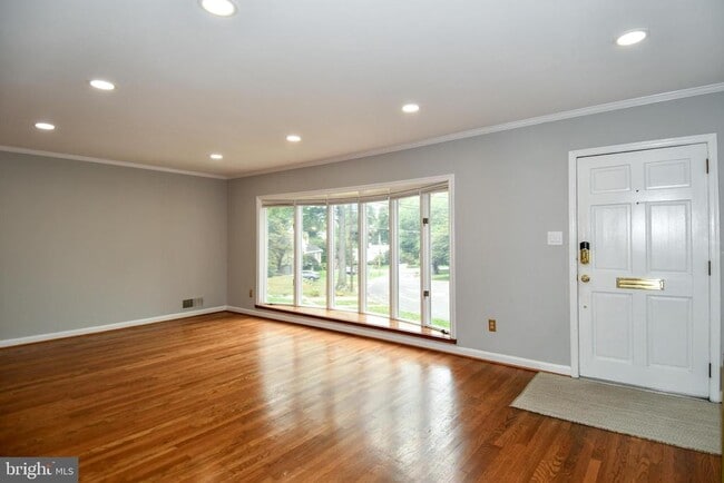 4100 Dewmar Ct in Kensington, MD - Building Photo - Building Photo