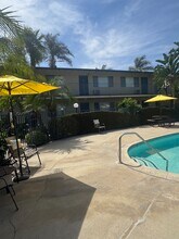 Covina Palms Apartments in Covina, CA - Foto de edificio - Building Photo