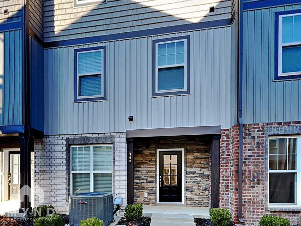 302 Negri Ct in La Vergne, TN - Foto de edificio