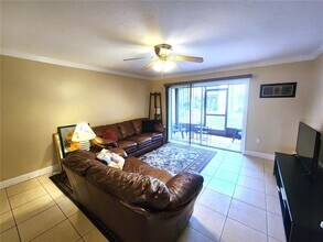 2720 Hidden Lake Blvd in Sarasota, FL - Building Photo - Building Photo