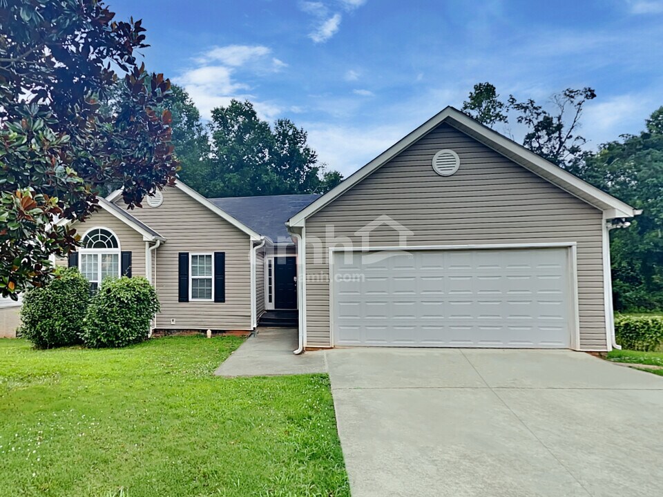 4040 Monarch Dr in Mcdonough, GA - Building Photo