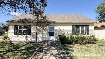 2504 94th St in Lubbock, TX - Building Photo