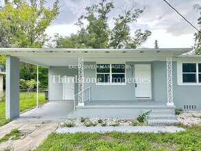 1120 Skye Dr E in Jacksonville, FL - Foto de edificio - Building Photo