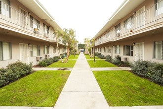 Cypress Pointe Apartments in La Habra, CA - Building Photo - Building Photo