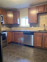 223 E North St in Kalamazoo, MI - Foto de edificio - Building Photo