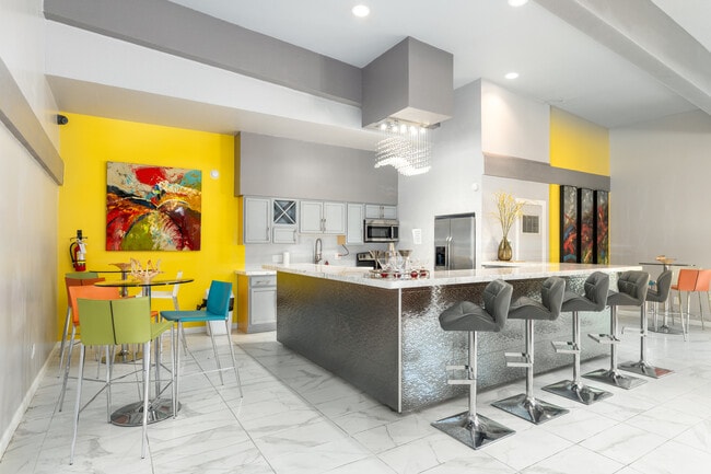 La Estancia in El Paso, TX - Foto de edificio - Interior Photo