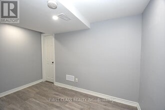 1506 Simcoe St N in Oshawa, ON - Building Photo - Building Photo