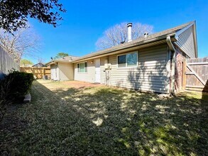 19419 Moonhollow Dr in Houston, TX - Building Photo - Building Photo