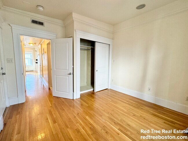 3 Grimes St, Unit 1 in Boston, MA - Foto de edificio - Building Photo