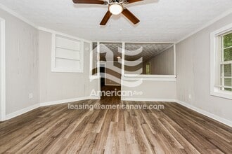 214 Peachtree St in Lagrange, GA - Foto de edificio - Building Photo