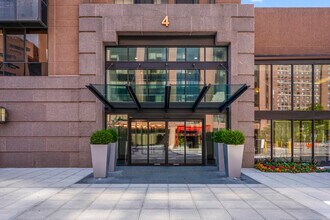 4 Martine Ave, Unit 404 in White Plains, NY - Foto de edificio - Building Photo