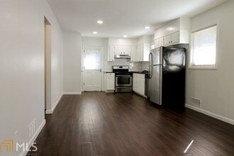 3701 Hopkins Rd-Unit -B in Powder Springs, GA - Foto de edificio - Building Photo