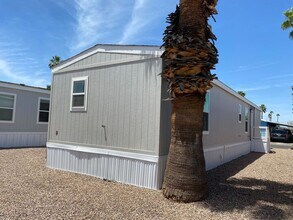 2060 N Center St in Mesa, AZ - Building Photo - Building Photo