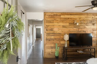 313 W San Miguel St in Colorado Springs, CO - Foto de edificio - Building Photo