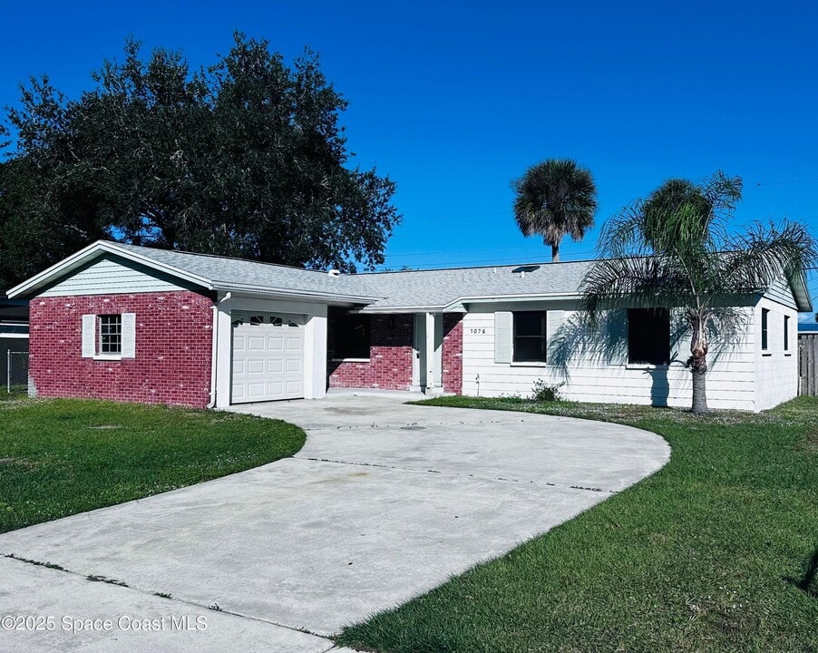 1076 Hermosa Dr in Rockledge, FL - Building Photo