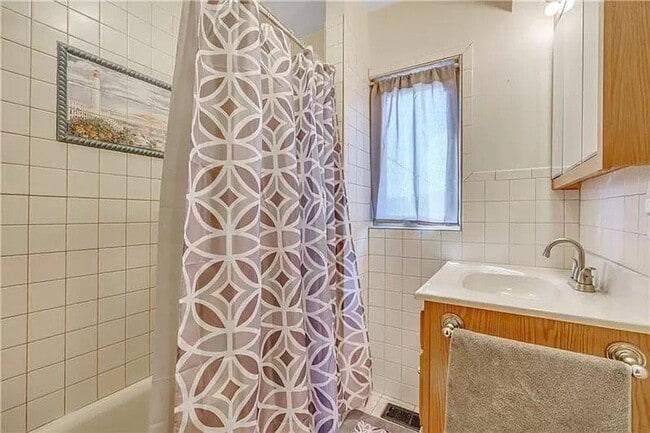 property at 726 Chartiers Ave