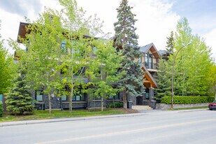 230 Beaver St in Banff, AB - Building Photo