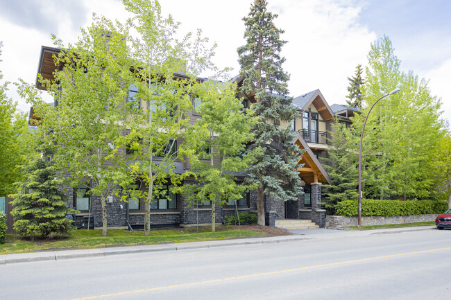 230 Beaver St in Banff, AB - Building Photo - Primary Photo