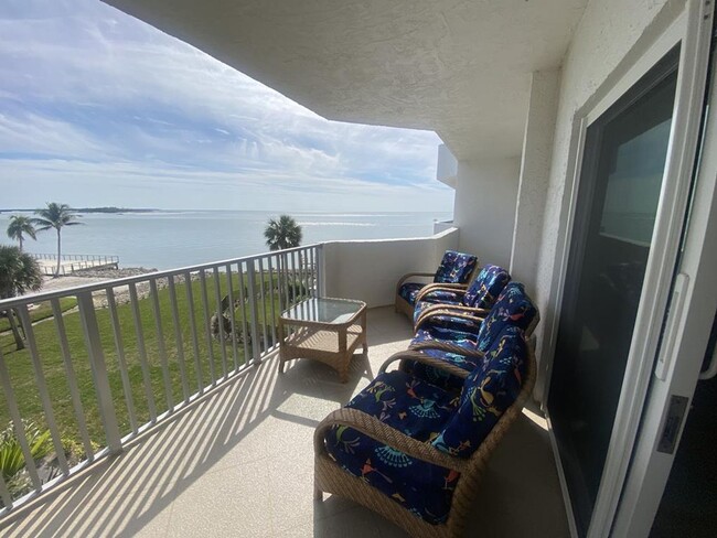 1036 S Collier Blvd in Marco Island, FL - Foto de edificio - Building Photo