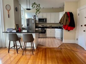 335 Beacon St, Unit 22 in Boston, MA - Building Photo
