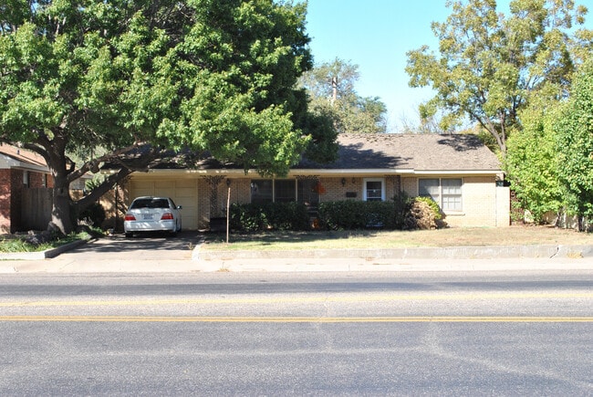 4204 Olsen Blvd in Amarillo, TX - Building Photo - Building Photo