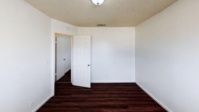 1215-1237 Minnewawa Ave in Clovis, CA - Building Photo - Building Photo