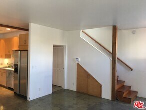 326 Indiana Ave-Unit -A in Los Angeles, CA - Foto de edificio - Building Photo