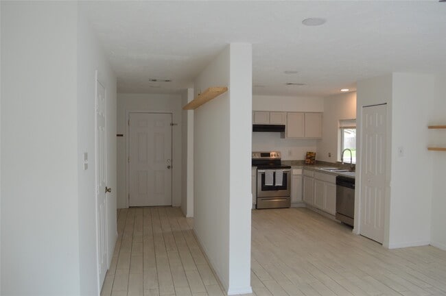 1212 E Red Cedar Cir