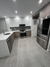 2175 NE 56th St, Unit 211 in Fort Lauderdale, FL - Building Photo - Building Photo