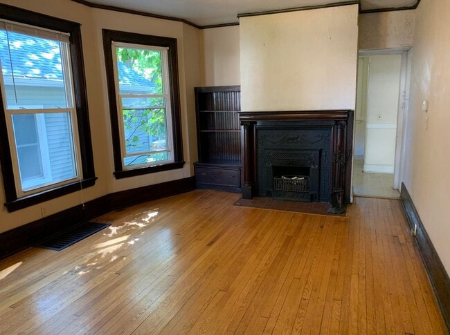 1037 Jenifer St, Unit #1 in Madison, WI - Building Photo - Building Photo