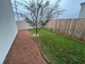 202 Deer Path Lp in Laredo, TX - Building Photo - Building Photo