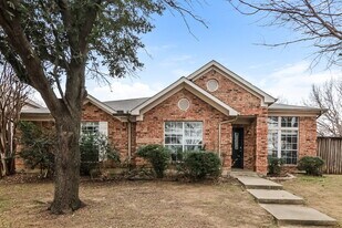 2085 Cameo Dr in Lewisville, TX - Building Photo