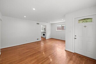 1207 Brooke Dr in Rockville, MD - Building Photo - Building Photo